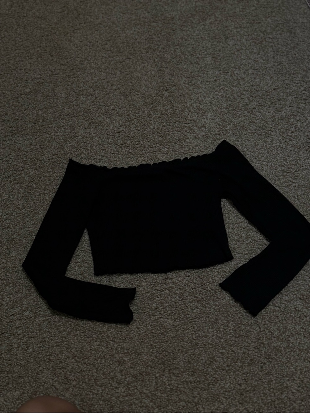 H&M Black Off-Shoulder Ribbed Long-Sleeve Crop Top